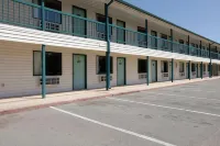 Econo Lodge Inn & Suites
