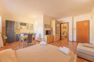 Relaxing Cristal Blu Studio Sleeps 4 Num1494 Отели рядом с достопримечательностью «Stagno della Coluccia»