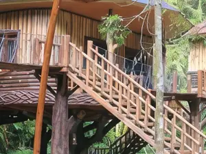 Popular 4-Star Select Hotels in Cisarua