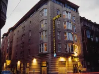 Hotel Macià Granada Five Senses Rooms & Suites Отели рядом с достопримечательностью «Гранада Собор»