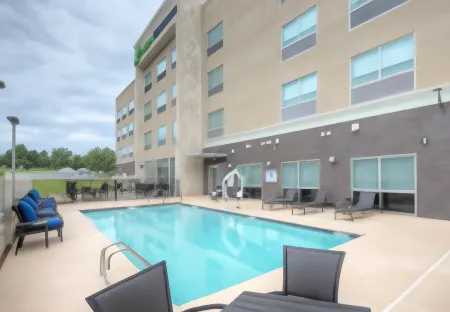 Holiday Inn Express & Suites Fort Mill Отели в г. York County