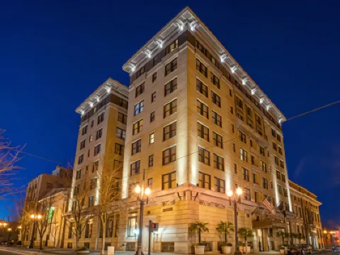 Hotel DeLuxe Hotels near Portland Japanese Garden