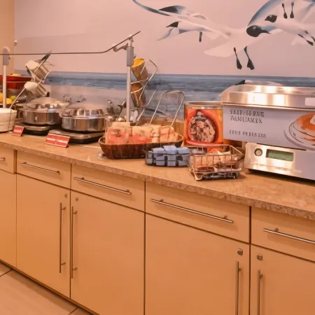 TownePlace Suites Wilmington/Wrightsville Beach Отели рядом с достопримечательностью «Университет Северная Каролина в Уилмингтон»