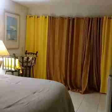 The Upper  Deck  Cozy Private Room 5 minutes away from beach Rooms