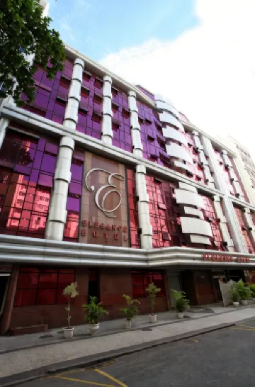 Elegance Praia Hotel Hotels near Christ the Redeemer