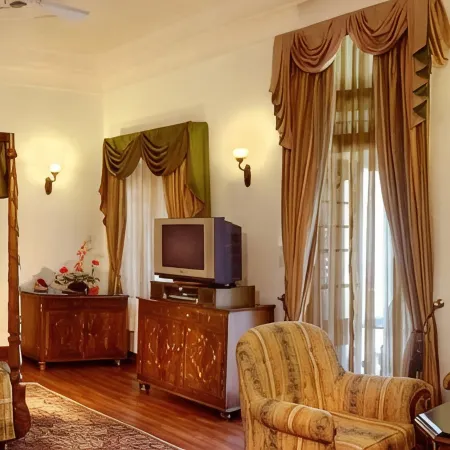 Noor-Us-Sabah Palace Отели рядом с достопримечательностью «Taj Mahal Palace»