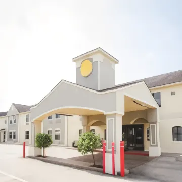 Days Inn by Wyndham Rosenberg