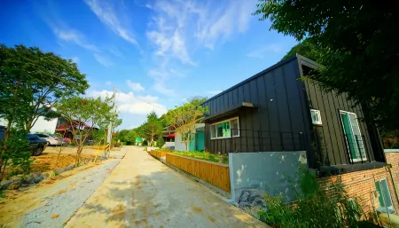 Namusori Pension Отели рядом с достопримечательностью «Shinpoong Hanji Maeul»