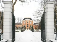 Budget Trianon Hotel Hotels near VondelCS