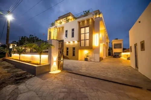 Modern Accra Home-West Legon Hotel a Dieren