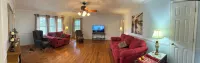Spacious  4 Bedroom Home with Plenty of Room for Parking. - Homestays