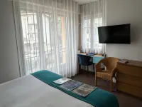 拉瓦雷酒店 迪納爾酒店