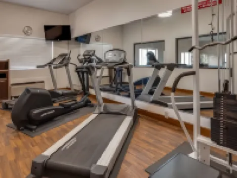 Best Western Inn  Suites of Macon マコンのホテル