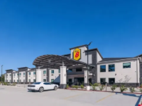 Super 8 by Wyndham Kingwood Houston North ポーターのホテル
