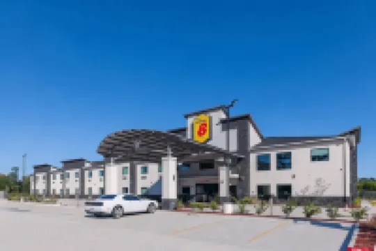 Super 8 by Wyndham Kingwood Houston North