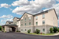 Quality Inn & Suites Fishkill South Near I-84 - Parking