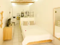 Clementine - Private Studio 50m from Centre Ville ロリのホテル