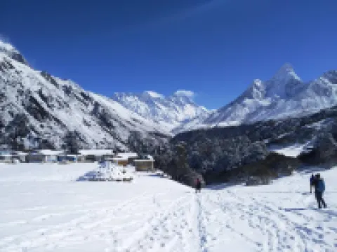 Lama Hotel - Himalayan Burger Hotels in Solukhumbu