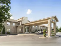 Days Inn by Wyndham Leamington - parking