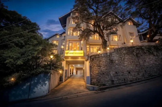 高峯皇家西姆拉酒店 鄰近The Mall的酒店