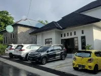 Gajah 12 Lake View Resort Hotels in Ternate