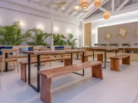 Biosphere Beach - bars
