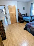 Serene & private getaway 5 min. from EVL. 4 beds, 2.5 baths, sleeps 14, hot tub.