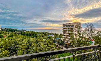 Night Sea Hotel