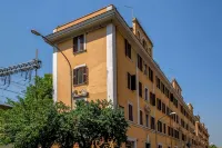 Crossroad Hotel Hotels near Testaccio