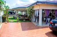 Nana Adu's Guesthouse Hotels in 