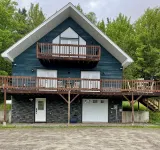 Riders welcome! Gorgeous 3-bedroom house with WiFi in Errol