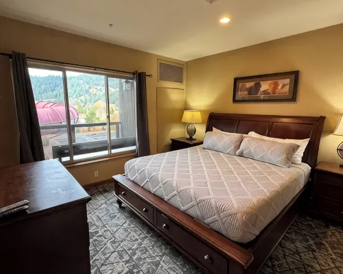 Spread Out in a Deluxe Suite with en Suite Listed Separately Hotels in Kellogg