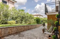 Lake Garda Holiday Apartment 3 Villa Magnolia - Homestays