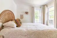 Charming Lakeside 2-bedroom cottage in lovely Alburgh, VT - Homestays