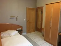 Hotel Re'Ser Stuff - parking