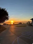 Cozy 2-bedroom caravan in nice Cleburne with AC, WiFi