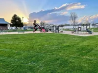 Hometown USA With Hot Tub and Fully Renovated