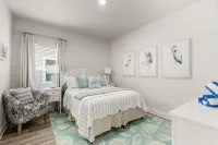 Walk2Beach & Pools, Golf Cart, Family Friendly, 4Br