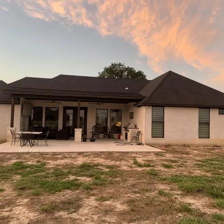 2 acres, gated5 miles to TAMUPatio with fire pit, tv, grill, sitting area