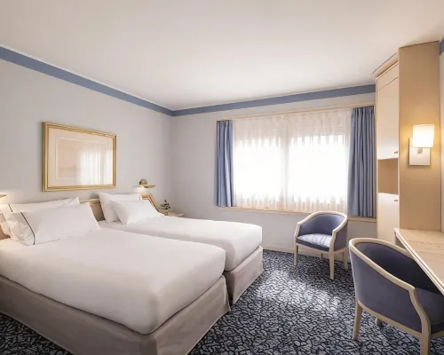 Exe Boston Hotels near Romareda