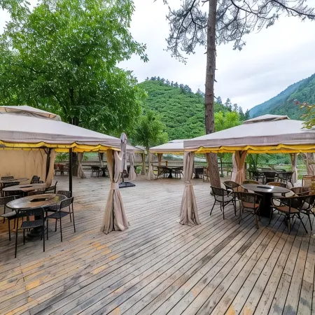 Banshan Yueshe Theme Art Holiday Hotel