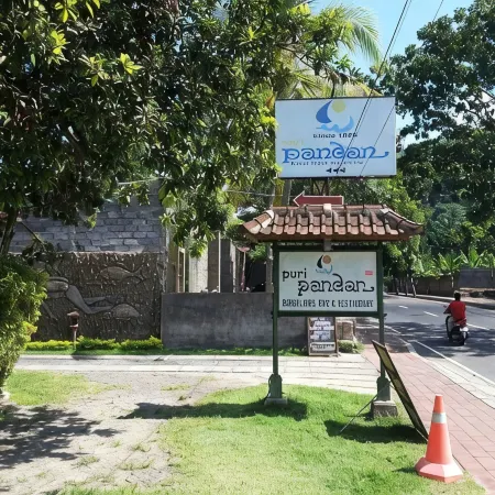 Puri Pandan Restaurant & Bungalows Отели рядом с достопримечательностью «Пляж Кандидаса»