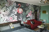 Qimu Audio and Video Host Apartment