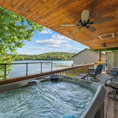 Private Hot Tub!  Kayaks. Serene Lakefront. Pool.