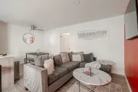 NEW Montrose Gem! Central to Downtown HTX, NRG, & the Museum District. - Condos