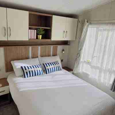 Fabulous 3 Bedroom Static Caravan at Billing Aquadrome Rooms