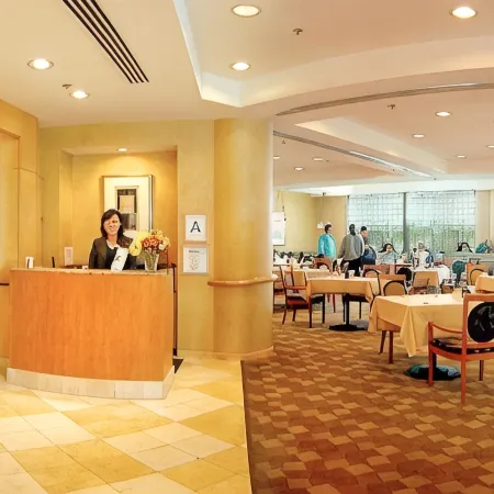 Hilton Santa Monica Отели рядом с достопримечательностью «Санта-Моника»
