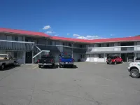 Canadas Best Value Desert Inn & Suites - Motels