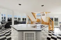 MV Beach Escape - Spacious Katama Beach House. Booking 2027 - 3성급