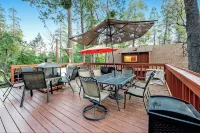 The Cabin Life- Dog Friendly w/3BR+loft & Hot Tub